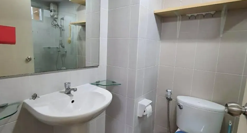 À louer studio condo à Yan Nawa, Bangkok