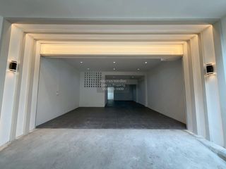 For sale 4 bedrooms townhouse in Phra Khanong, Bangkok