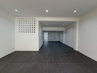 For sale 4 bedrooms townhouse in Phra Khanong, Bangkok