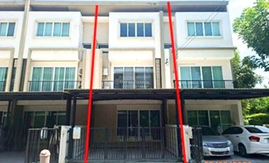 Reihenhaus zum Kauf mit 3 Zimmer in Phra Khanong, Bangkok