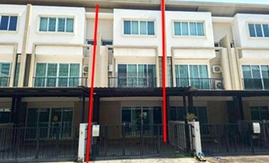 Reihenhaus zum Kauf mit 3 Zimmer in Phra Khanong, Bangkok