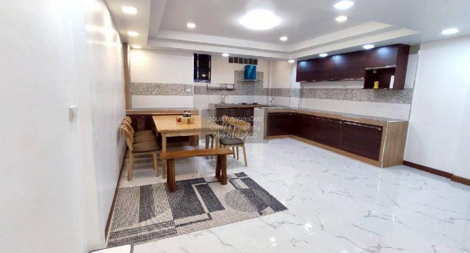 Reihenhaus zum Kauf mit 3 Zimmer in Watthana, Bangkok