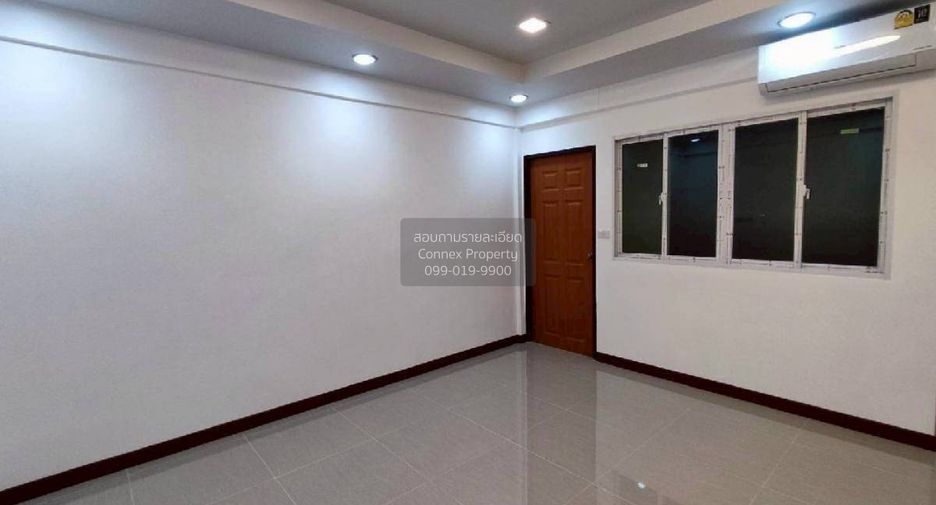 Reihenhaus zum Kauf mit 3 Zimmer in Watthana, Bangkok