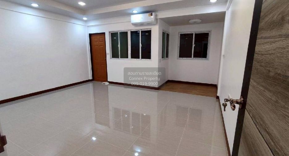 Reihenhaus zum Kauf mit 3 Zimmer in Watthana, Bangkok