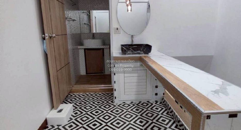 Reihenhaus zum Kauf mit 3 Zimmer in Watthana, Bangkok