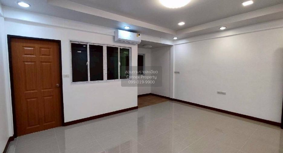 Reihenhaus zum Kauf mit 3 Zimmer in Watthana, Bangkok