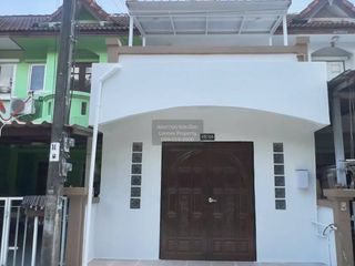 出售 3 卧室 联排别墅 在 Khlong Sam Wa, 曼谷