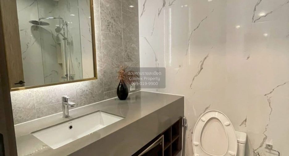 For sale 3 bedrooms condo in Khlong Toei, Bangkok