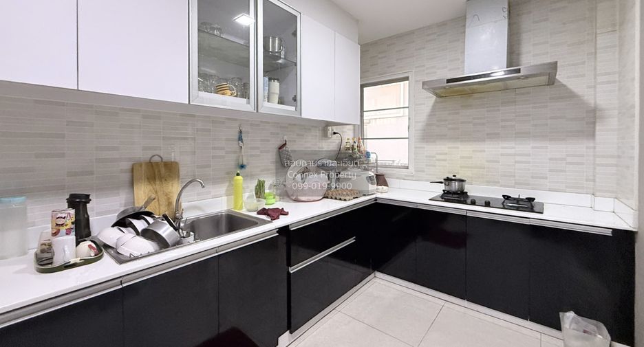 For sale 4 bedrooms house in Mueang Nonthaburi, Nonthaburi