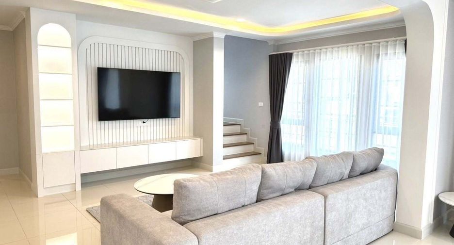 Casa en venta y en alquiler de 4 habitaciones en Bang Phli, Samut Prakan