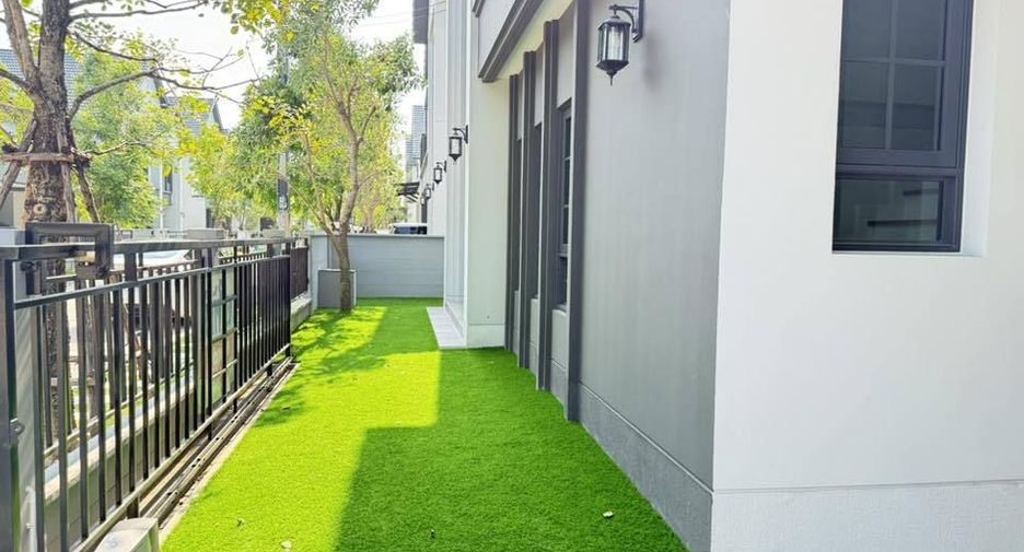 Casa en venta y en alquiler de 4 habitaciones en Bang Phli, Samut Prakan