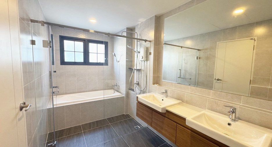 Casa en venta y en alquiler de 4 habitaciones en Bang Phli, Samut Prakan