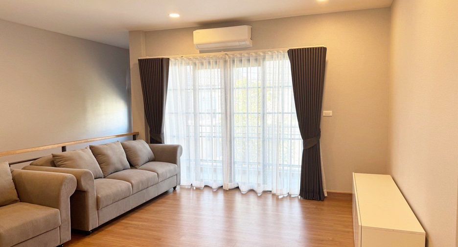 Casa en venta y en alquiler de 4 habitaciones en Bang Phli, Samut Prakan
