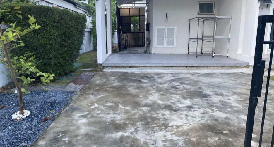 For rent 3 bedrooms house in Lat Krabang, Bangkok