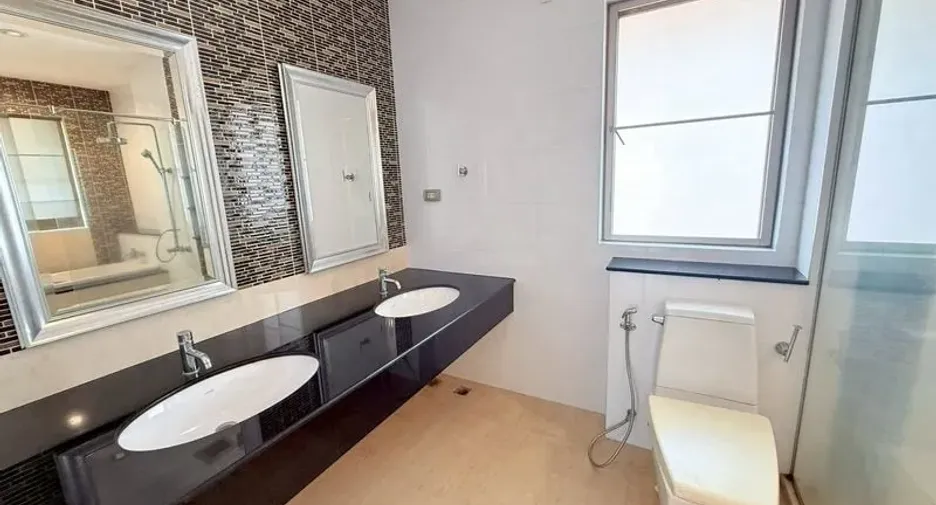 For rent 4 bedrooms house in Bang Lamung, Chonburi