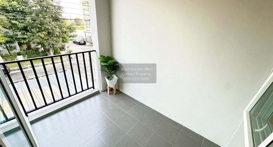 For sale 3 bedrooms townhouse in Min Buri, Bangkok