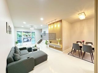 Casa adosada en venta de 3 habitaciones en Min Buri, Bangkok