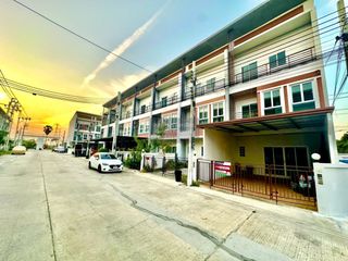 For sale 4 bedrooms townhouse in Sai Noi, Nonthaburi