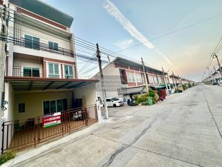 For sale 4 bedrooms townhouse in Sai Noi, Nonthaburi