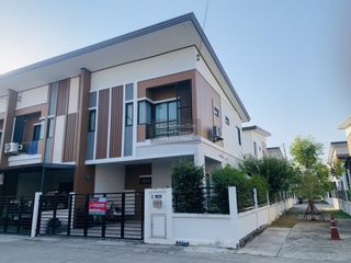 For sale 3 bedrooms townhouse in Sam Phran, Nakhon Pathom