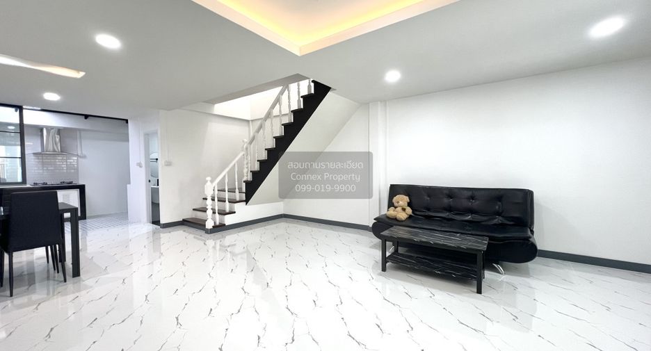 Casa adosada en venta de 3 habitaciones en Bang Khen, Bangkok