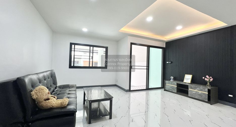 Casa adosada en venta de 3 habitaciones en Bang Khen, Bangkok