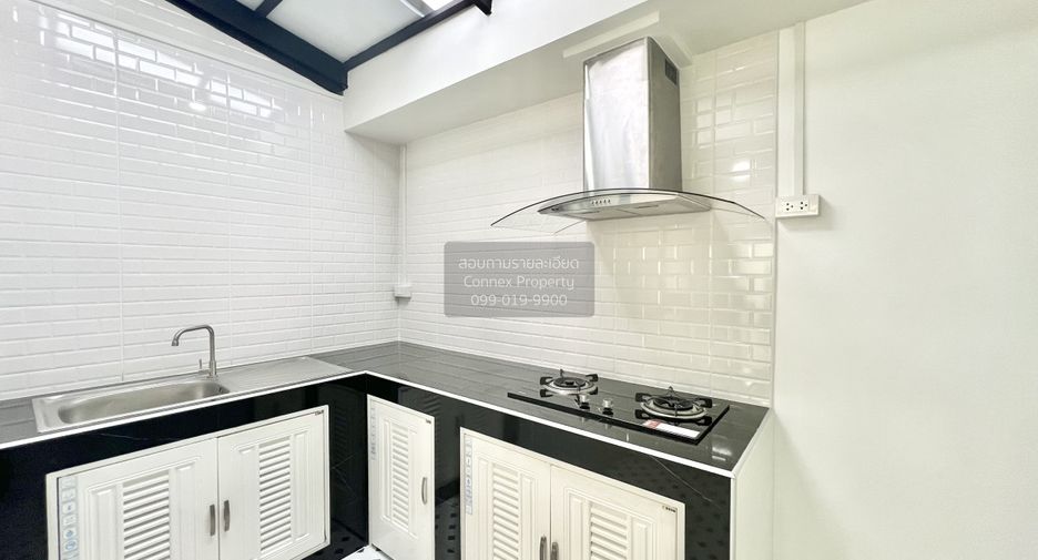 Casa adosada en venta de 3 habitaciones en Bang Khen, Bangkok