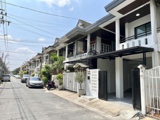For sale 3 bedrooms townhouse in Bang Khen, Bangkok