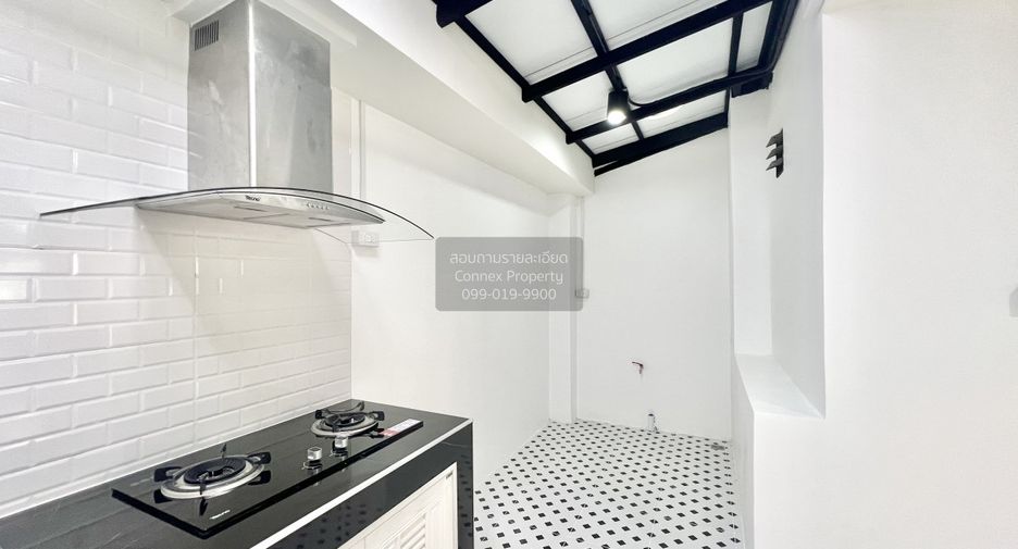 Casa adosada en venta de 3 habitaciones en Bang Khen, Bangkok