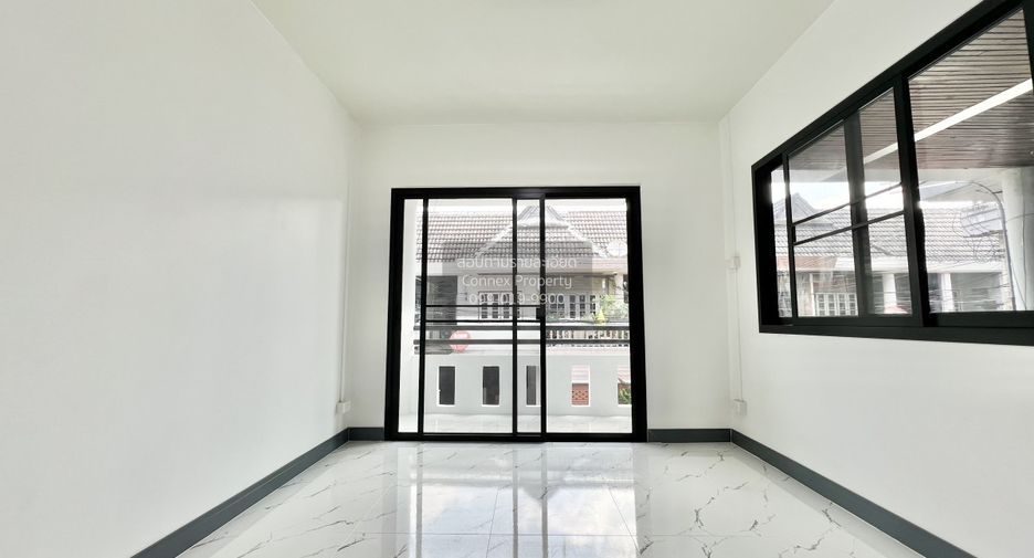 Casa adosada en venta de 3 habitaciones en Bang Khen, Bangkok
