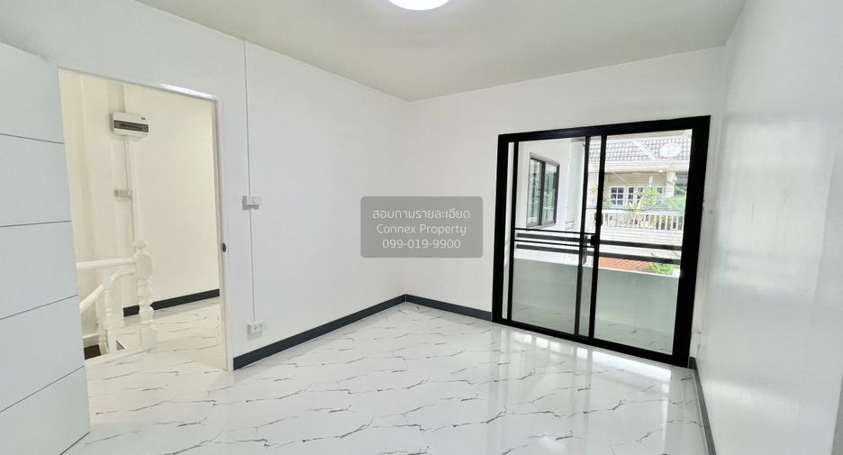 Casa adosada en venta de 3 habitaciones en Bang Khen, Bangkok