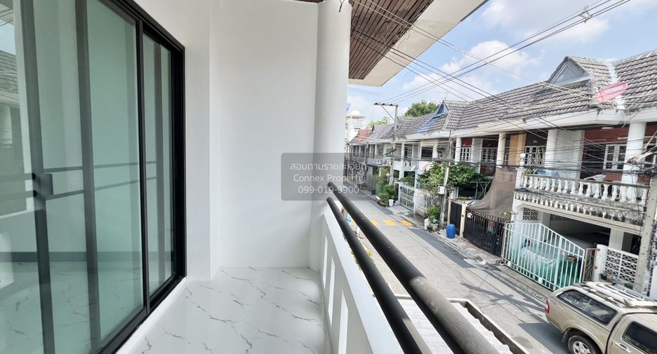 Casa adosada en venta de 3 habitaciones en Bang Khen, Bangkok
