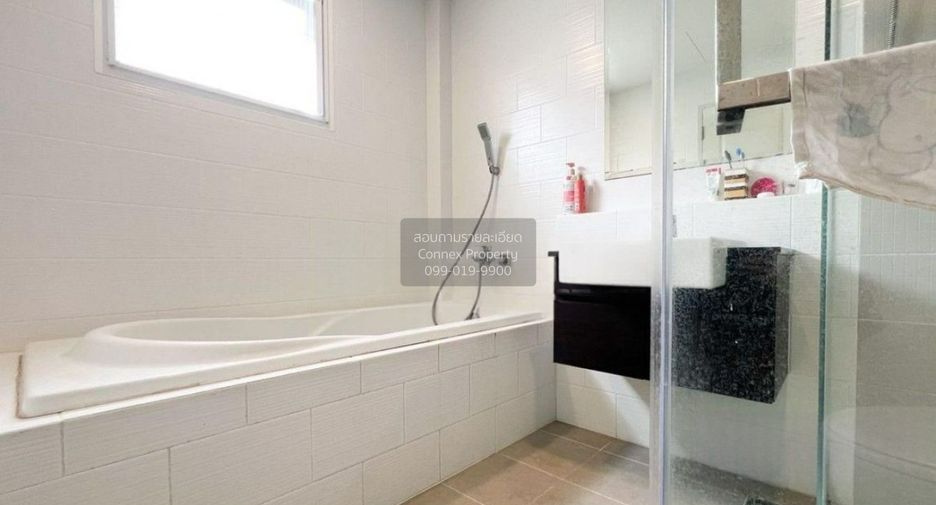 For sale 4 bedrooms house in Bang Khae, Bangkok