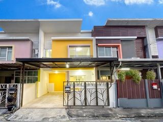 For sale 3 bedrooms townhouse in Khlong Sam Wa, Bangkok