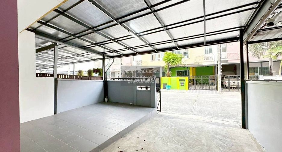 For sale 3 bedrooms townhouse in Khlong Sam Wa, Bangkok