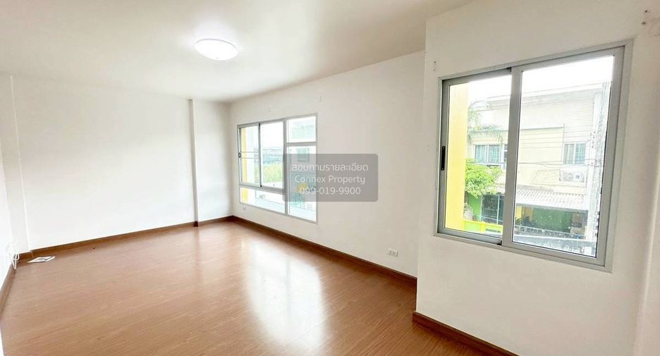 For sale 3 bedrooms townhouse in Khlong Sam Wa, Bangkok