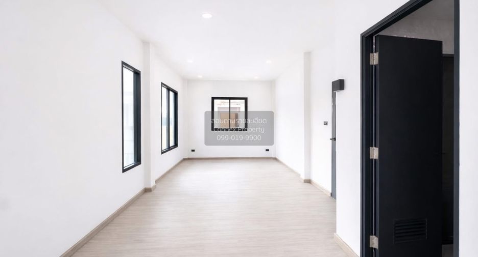 For sale 3 bedrooms house in Khlong Sam Wa, Bangkok