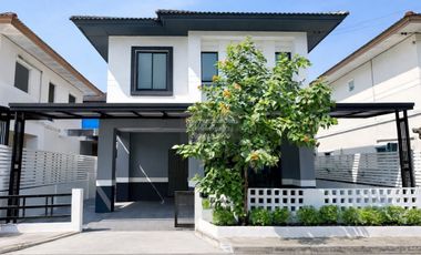 For sale 3 bedrooms house in Khlong Sam Wa, Bangkok