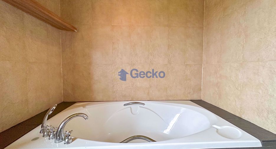 For sale 3 bedrooms condo in Bang Lamung, Chonburi