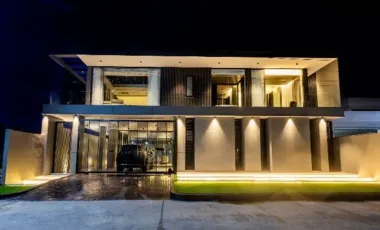 Casa en alquiler de 5 habitaciones en Bang Lamung, Chonburi