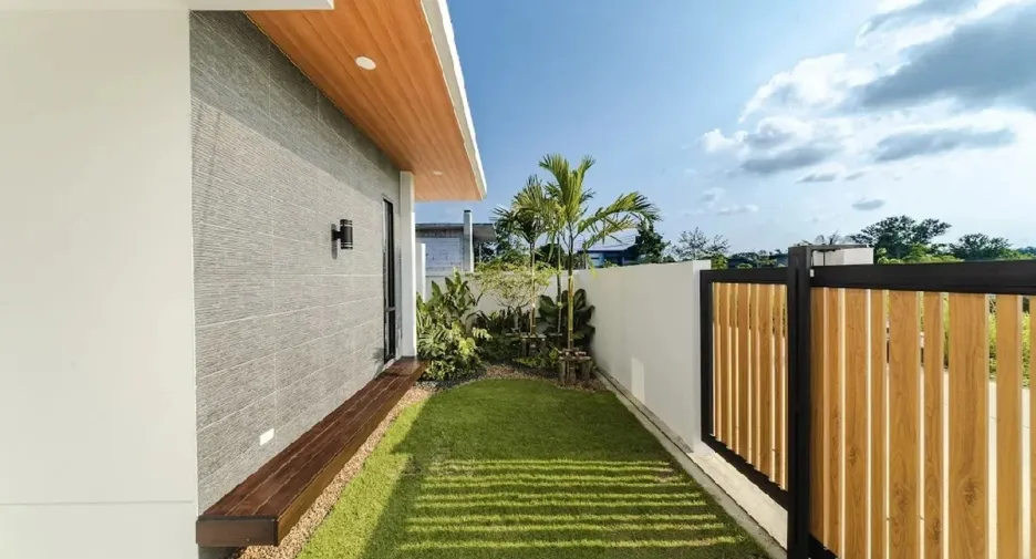 For sale 4 bedrooms house in Bang Lamung, Chonburi