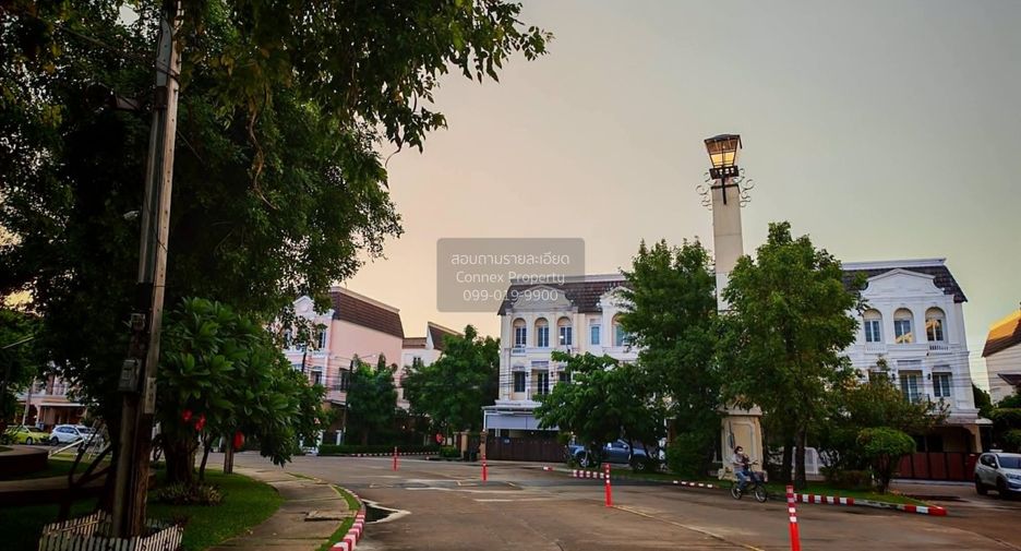For rent 3 bedrooms townhouse in Phasi Charoen, Bangkok