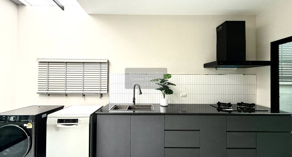 For rent 4 bedrooms house in Bang Phli, Samut Prakan