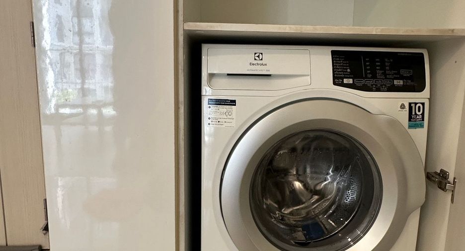 For rent 2 bedrooms condo in Huai Khwang, Bangkok