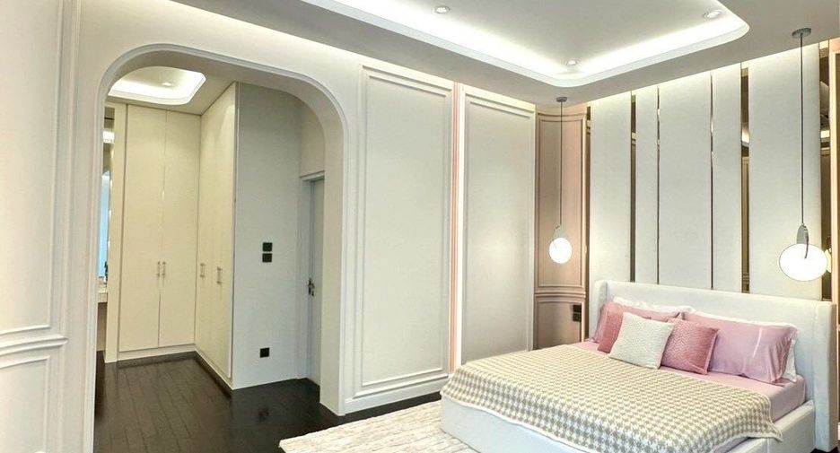 For sale 5 bedrooms house in Saphan Sung, Bangkok