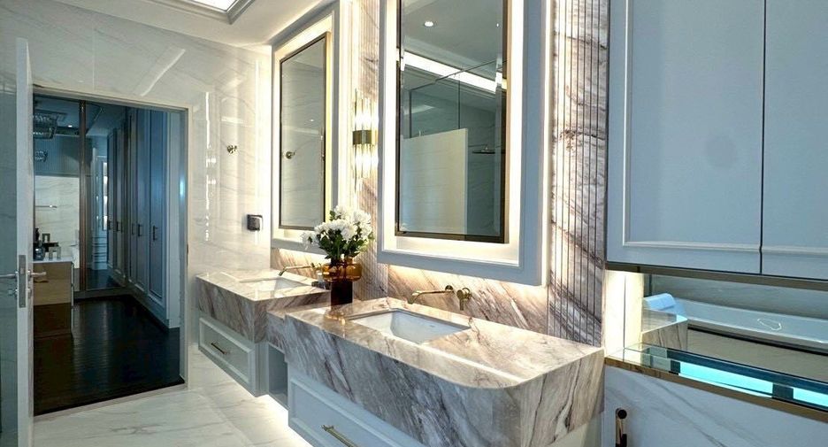 For sale 5 bedrooms house in Saphan Sung, Bangkok