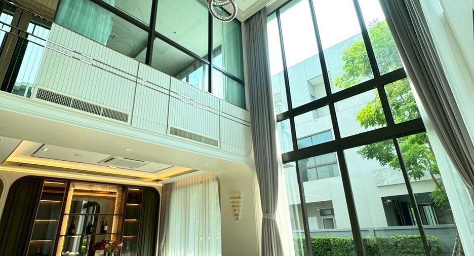 For sale 5 bedrooms house in Saphan Sung, Bangkok