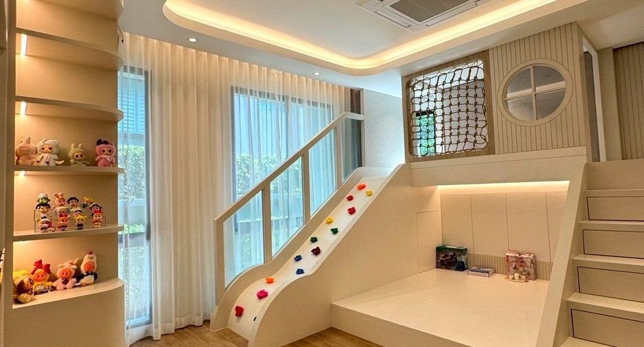 For sale 5 bedrooms house in Saphan Sung, Bangkok