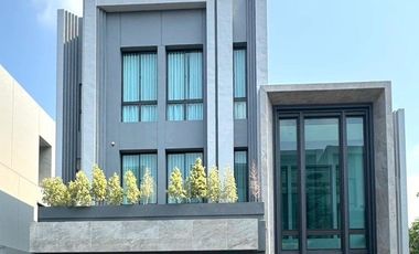 For sale 5 bedrooms house in Saphan Sung, Bangkok