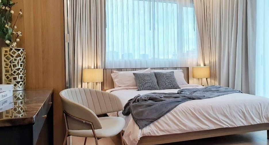 For rent 2 bedrooms condo in Ratchathewi, Bangkok